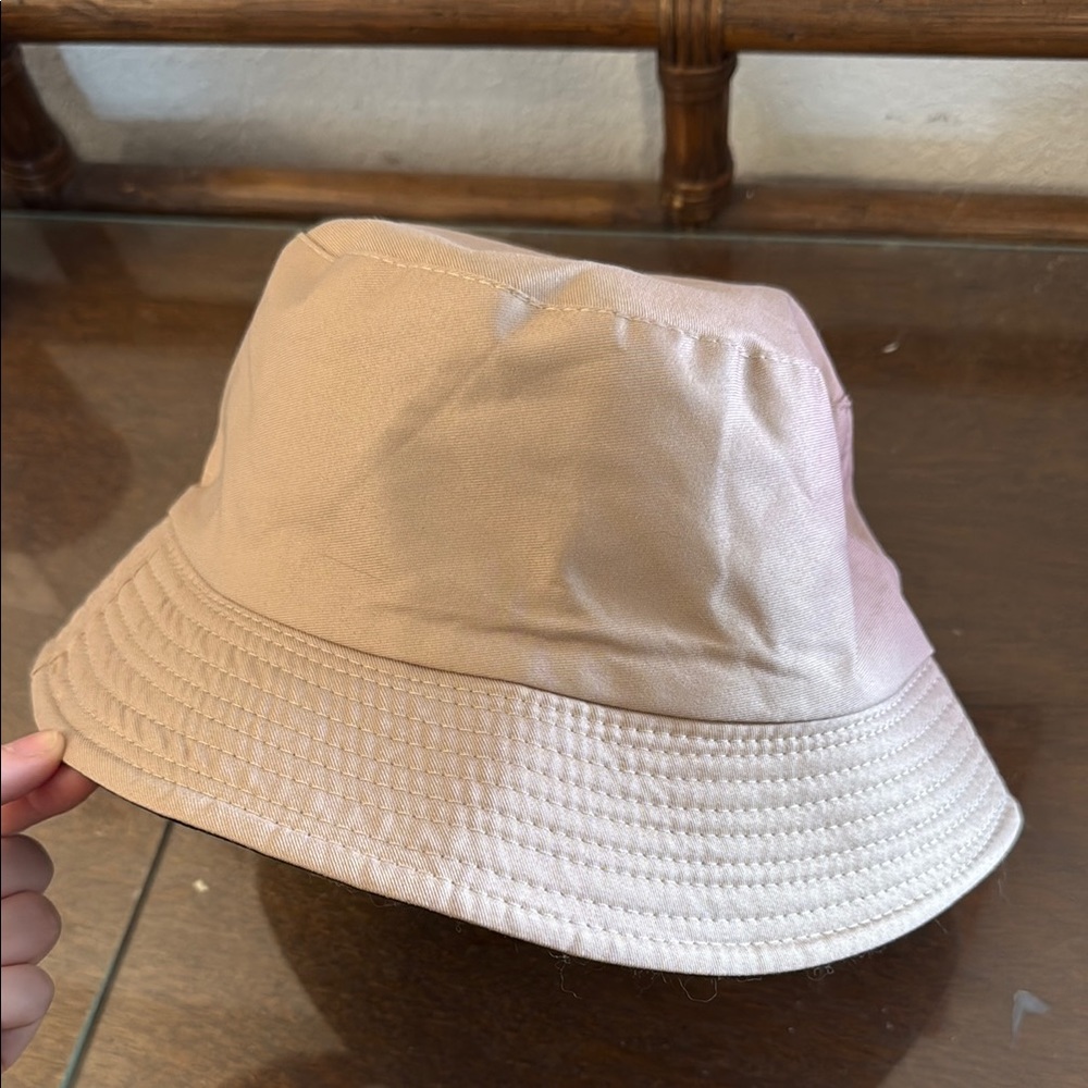 Reversible bucket hat